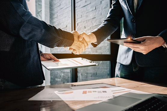 Two people shaking hands to mark the start of a new business opportunity